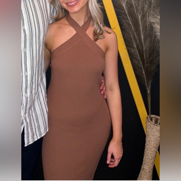 Aritzia Wilfred Cayenne Halter Dress - Picture 2 of 2